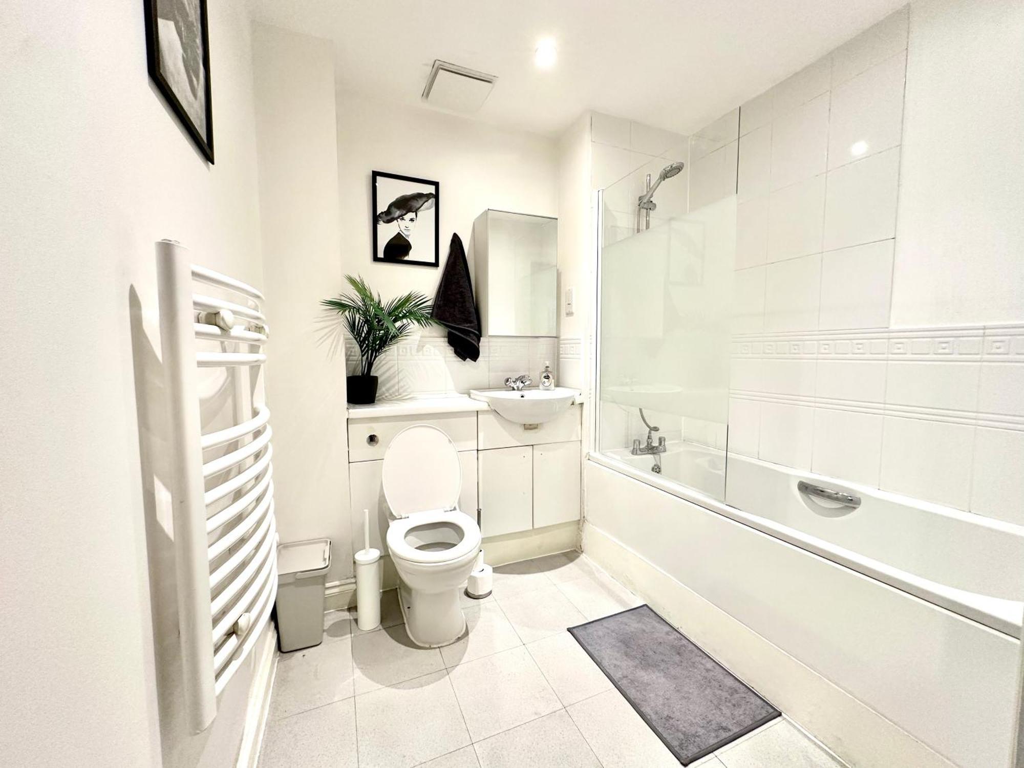 Watford Serviced Apartment, Free Parking, City Centre Bagian luar foto