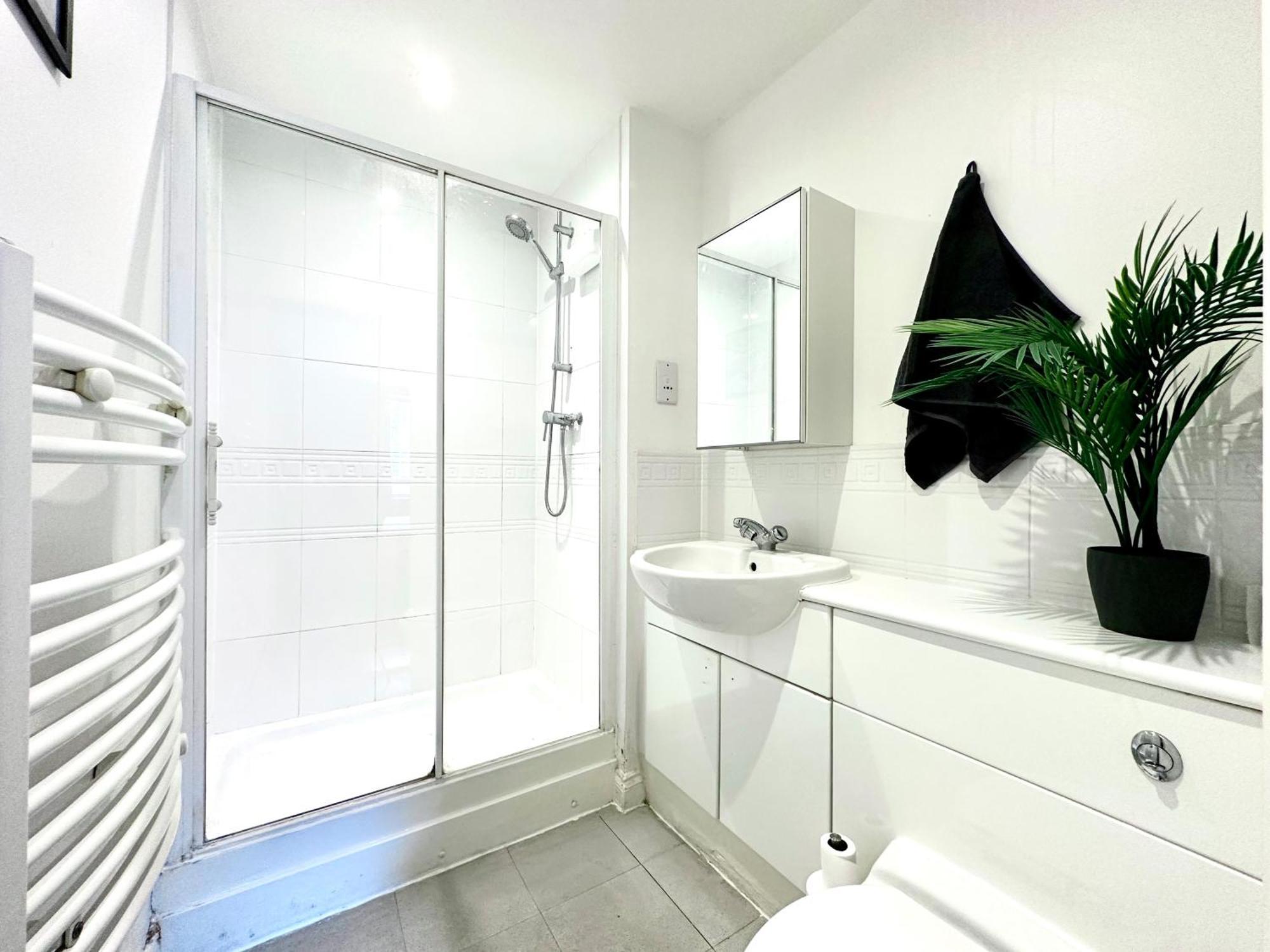 Watford Serviced Apartment, Free Parking, City Centre Bagian luar foto